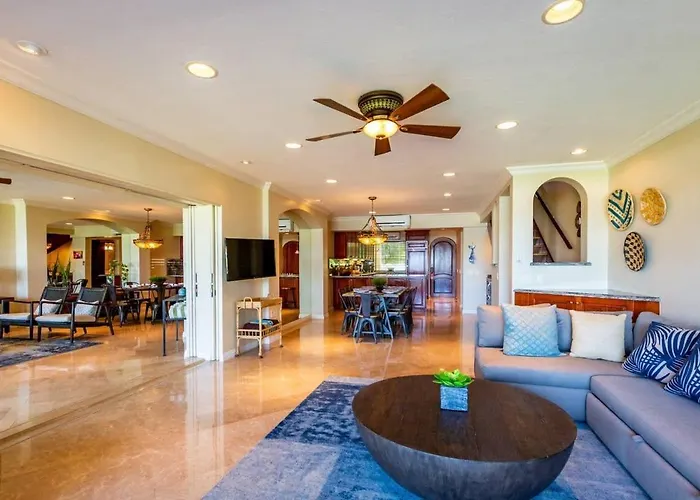 Spacious Open-concept With Stylish Design, Direct Access & Resort-style Amenities Hébergement de vacances Playa Flamingo