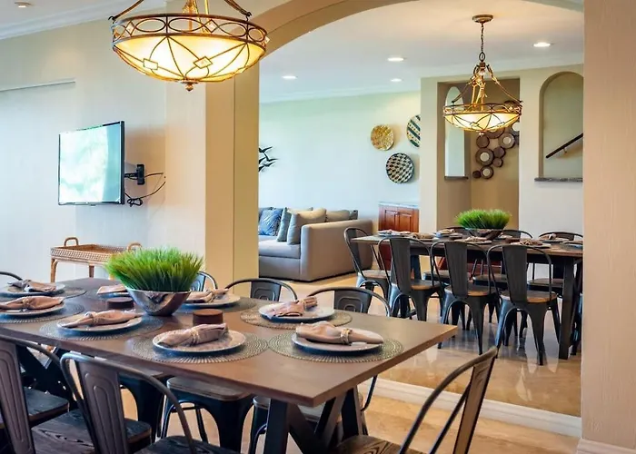Spacious Open-concept With Stylish Design, Direct Access & Resort-style Amenities Hébergement de vacances