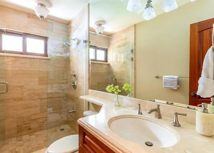 Spacious Open-concept With Stylish Design, Direct Access & Resort-style Amenities