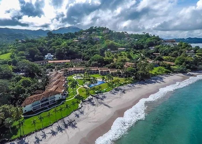 Hébergement de vacances Spacious Open-concept With Stylish Design, Direct Access & Resort-style Amenities *